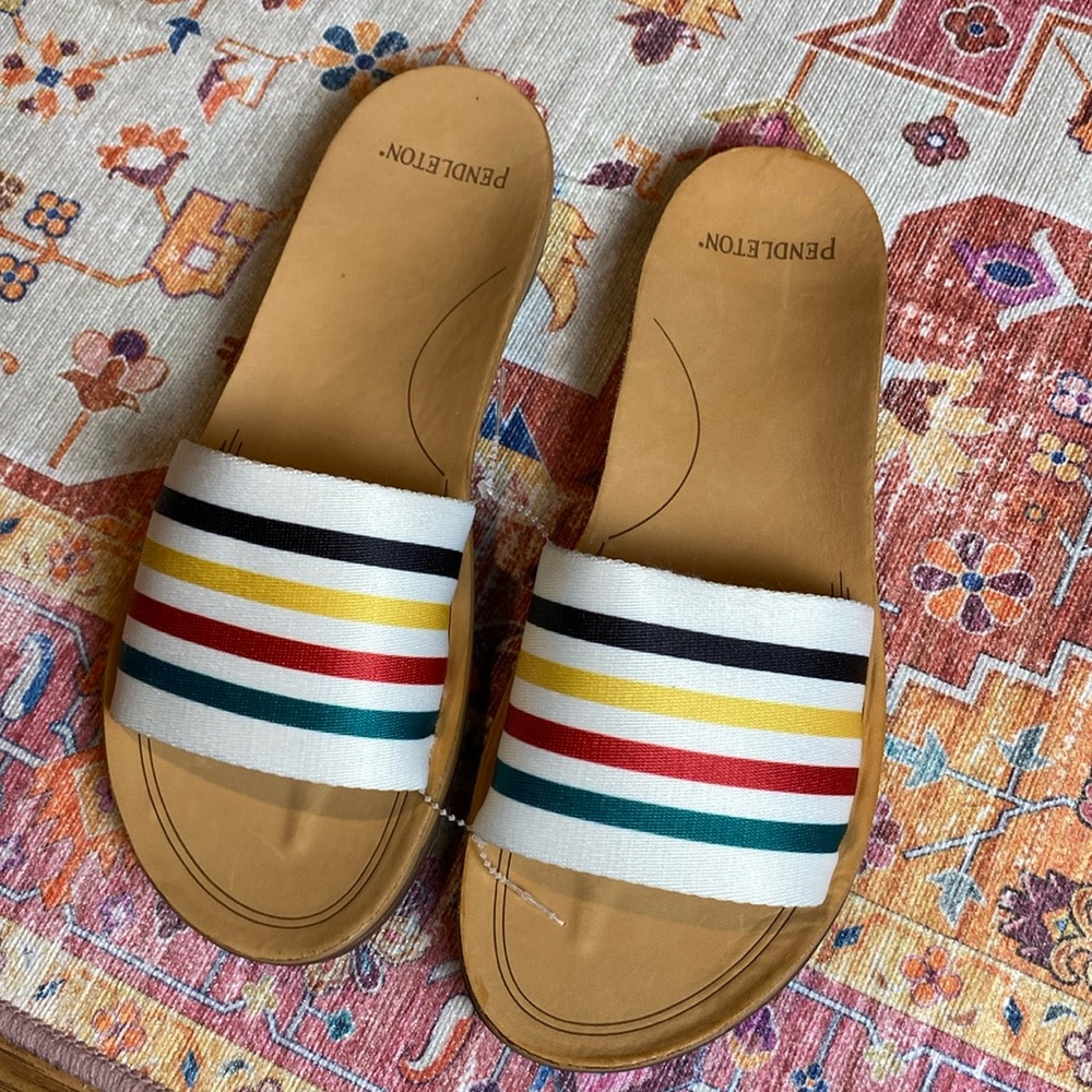 WOMEN'S NATIONAL PARK SLIDES SIZE 7 - Picture 1 of 3